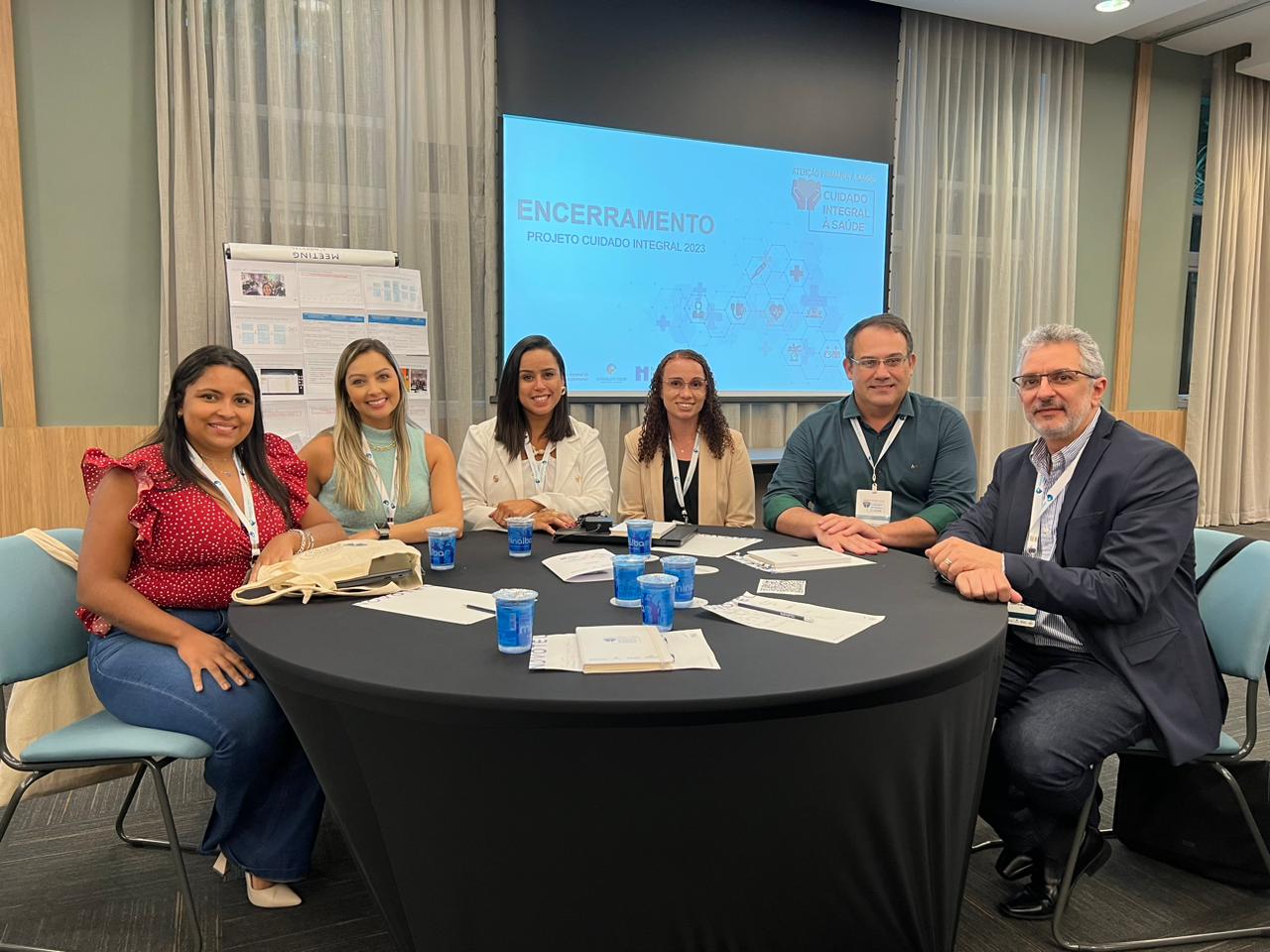 Débora Reis, a Analista de Vidas Juliana Franco, as enfermeiras Káttia Dias e Juliana Andrade, Dr Alessandro, do Espaço Vita, e o Diretor Assistencial Dr Gustavo Ramalho